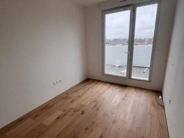 BEAU T4 DUPLEX AVEC BALCON ET TERRASSE. PARKING