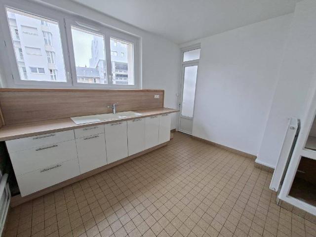 BEAU T4 PROCHE TOUTE COMMODITE