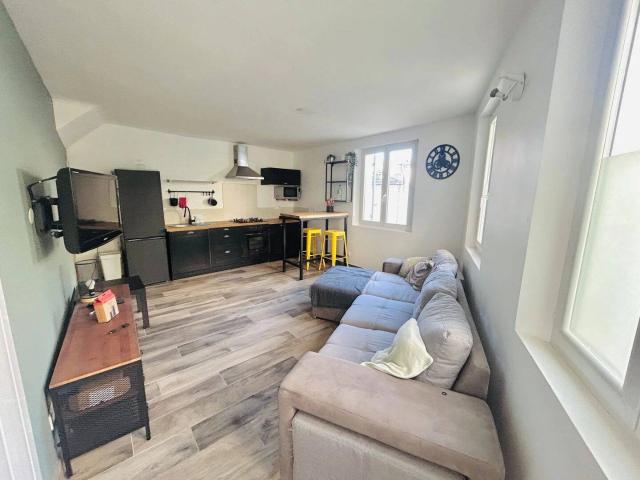 BEAU T2 MEUBLE AVEC BALCON