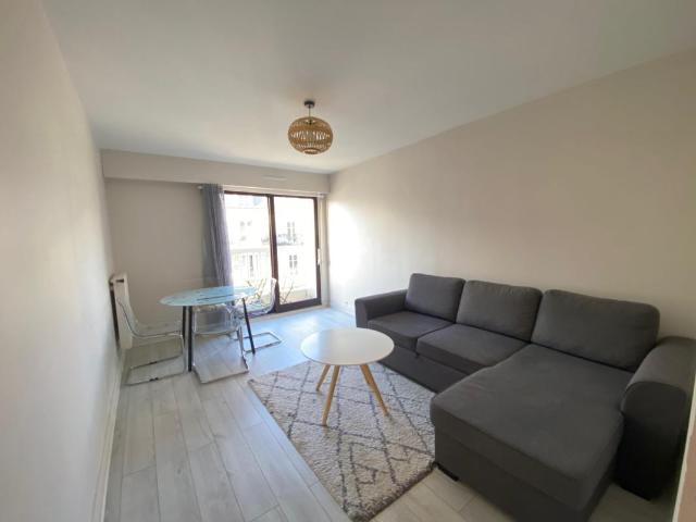 Beau T2 meublé avec grand balcon La Foncière du 17ème
