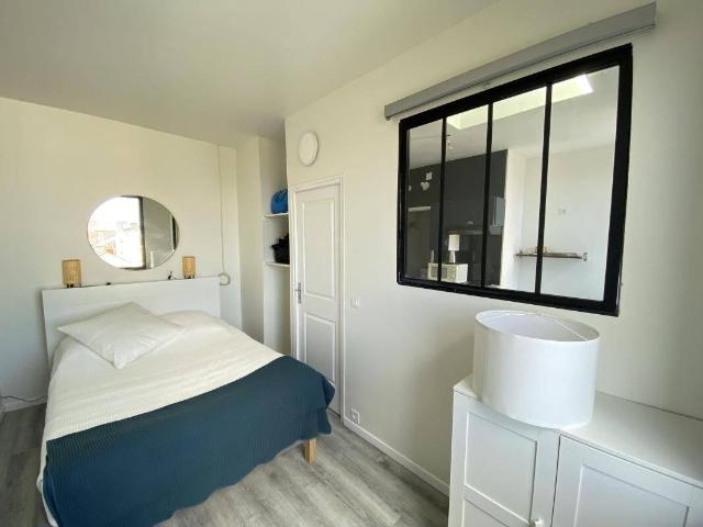 BEAU T2 MEUBLE CHAUSSEE DE LA MADELEINE