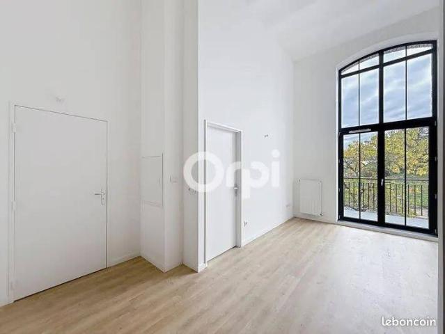 T2 lumineux avec balcon et parking – Champagne sur Seine