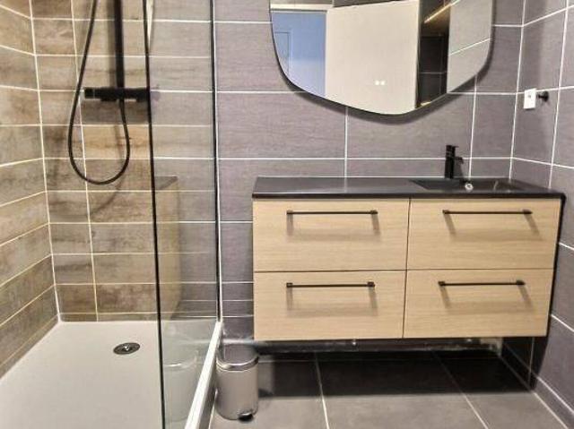 Beau T3 meublé avec box fermé Clim et Balcon A 400m de la me