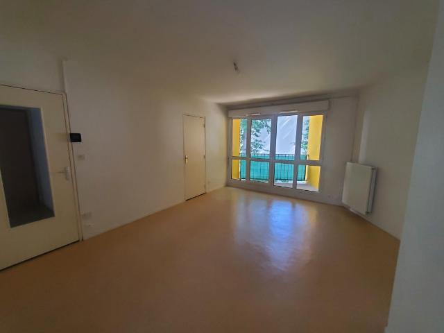 Beau T3 avec balcon, cave et stationnement extérieur