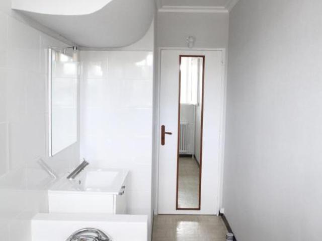 BEAU T3 LUMINEUX DE 58,09 M2 AVEC PARKING SECURISE ET PROXIMITE IMMEDIATE DE TOUTES COMMODITES gare sncf, bus, commerces, écoles, centres médicaux. A TRAPPES CENTRE JAURES Gare Mairie