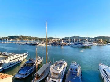 Beau Triplex surplombant la Marina de Cogolin
