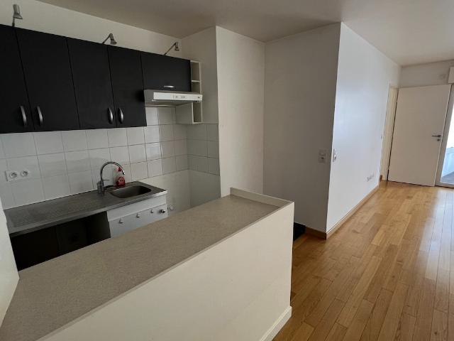 Beau 2 pièces avec terrasse dans bel immeuble récent