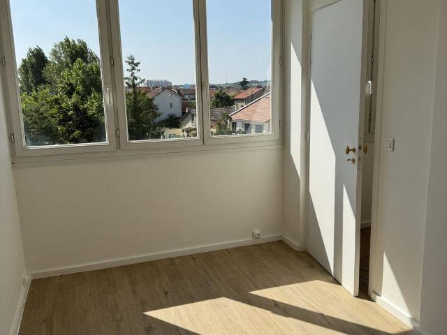 BEAU 2 PIECES EN PARFAIT ÉTAT AVEC CAVE SITUÉ A 12 MIN A PIE