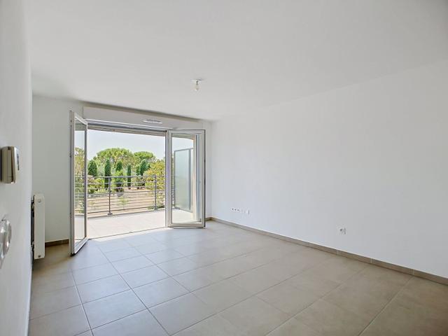 Beau 2P Avec Terrasse Dernier Etage Vue Degagee Et 2 Parki. 43m² Grasse