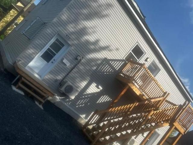 Beau 3 1/2 à louer Magog Triplex Date flexible !