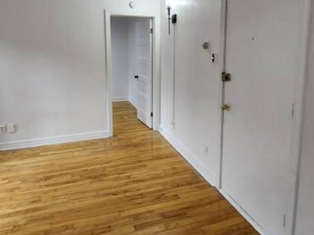 beau 3 et demi, A ROSEMONT, AV PAPINEAU, LIBRE PRESENTEMENT