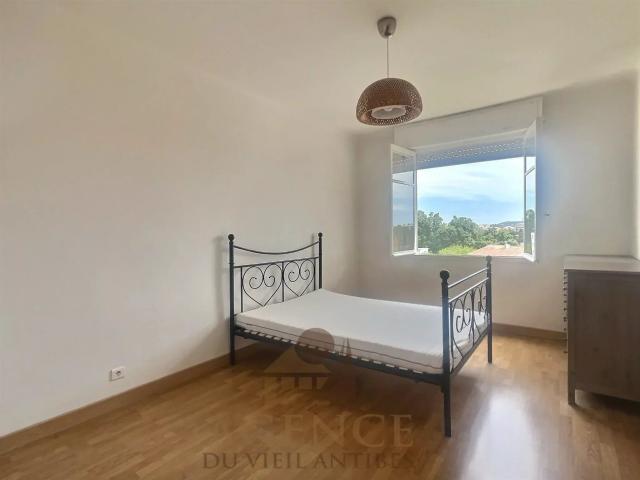 Beau 3 pièces lumineux avec vue panoramique sur la mer à Ant. 76m² Antibes