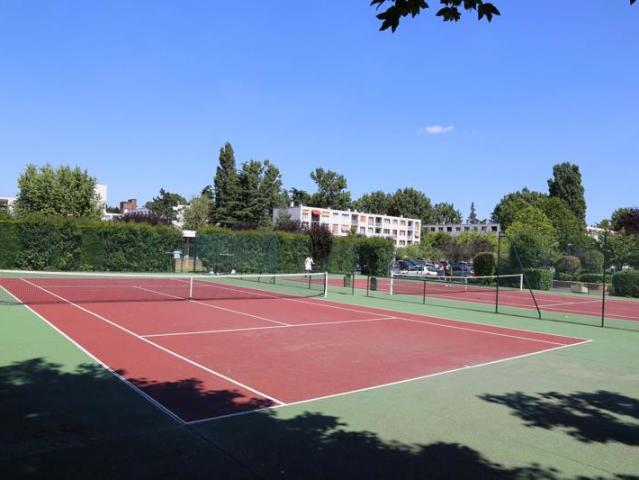 Beau 4 pièces de 82 m² dans résidence standing avec parc paysagé, tennis et piscine privative