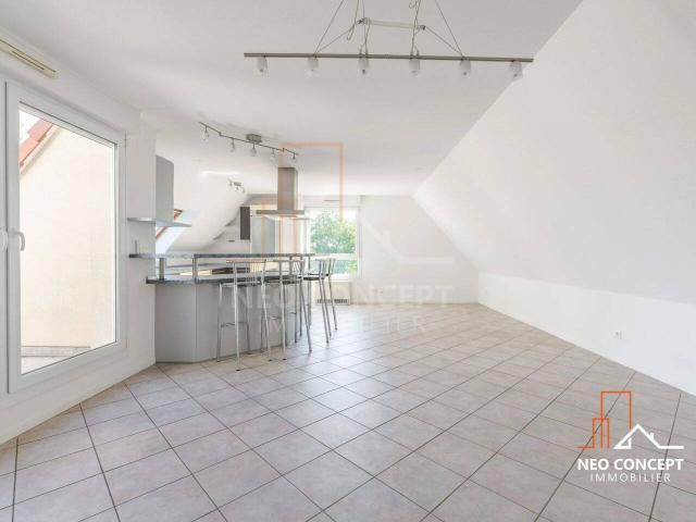 Beau 4 pièces de 94 m2 avec terrasse, parking, garage sis Gambsh