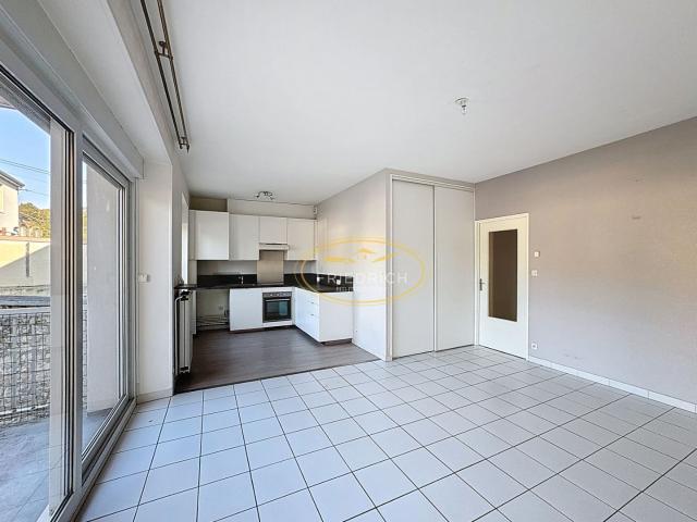 Beau 4 pièces lumineux avec balcon, parking et cave COMMER