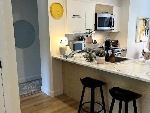 BEAU 5 1/2 LUMINEUX, BIEN DIVISÉ, AU COEUR DE STE FOY, À 2 PAS DE TOUT, DISPONIBLE MAINTENANT!