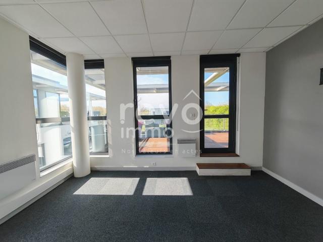 Beaucouzé, Bâtiment indépendant de 447 m² – Fonctionnalité. 465m² Beaucouzé