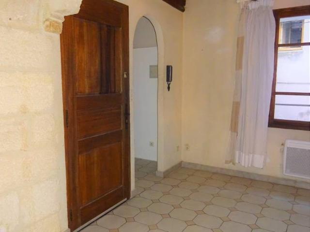 BEAUCAIRE T2 PROCHE HOPITAL