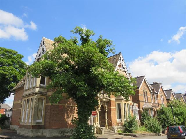 Beauchamp Hill, Leamington Spa CV32, 2 bed flat to rent, £1,200 pcm | PrimeLocation