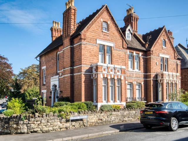 Beauchamp Hill, Leamington Spa, CV32 6 bed semi detached house to rent £3,495 pcm £807 pw