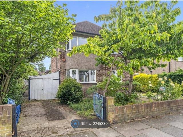 Beauchamp Road, Twickenham TW1, 2 bed maisonette to rent, £2,250 pcm | PrimeLocation