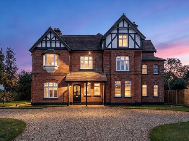 Beauchamp Road, East Molesey 6 bed detached house to rent £10,000 pcm £2,308 pw