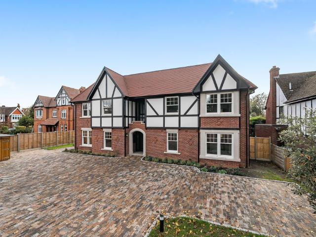 Beauchamp Road, East Molesey KT8, 2 bed flat to rent, £3,450 pcm | PrimeLocation