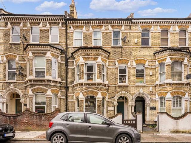 Beauchamp Road, London SW11, 1 bed flat to rent, £1,850 pcm | PrimeLocation