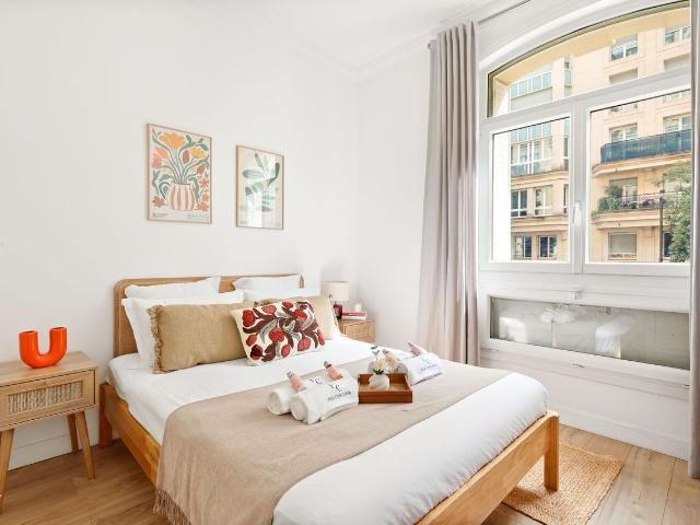 Beaubourg Suite: Opulence in the Heart of Paris's Marais District, Paris Amsterdam Apartments for Rent