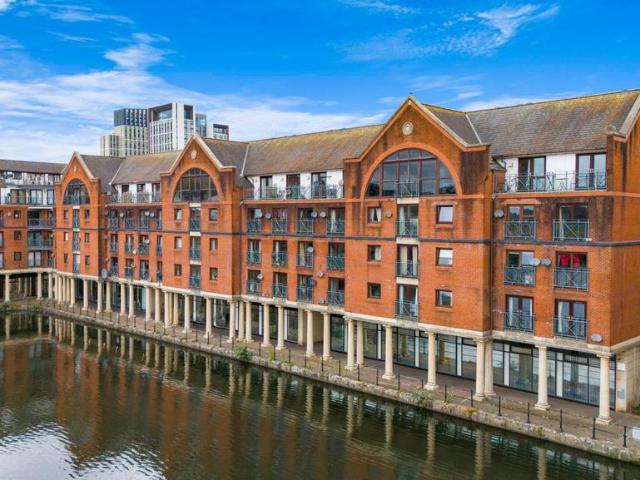 Beaufort Court, Cardiff Bay 1 bed flat to rent £995 pcm £230 pw