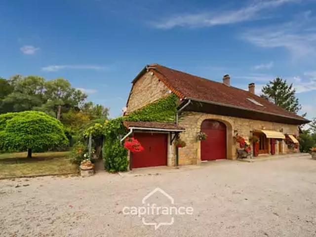 Beaufort Orbagna 39190 Achat / Vente maison 9 pièces t9 piscine jardin