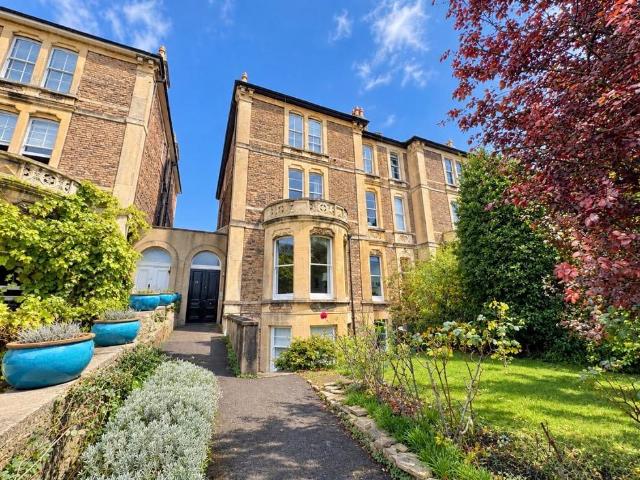 Beaufort Road, Bristol, BS8 2 bed apartment to rent £2,250 pcm £519 pw