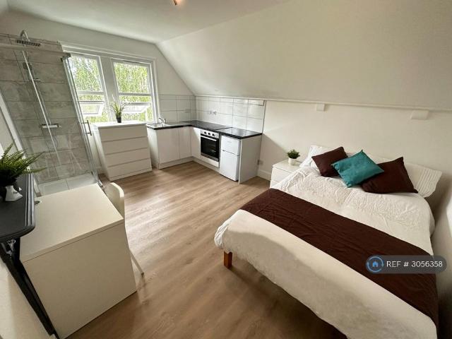 Beaufort Road, Kingston Upon Thames, KT1 1 bed in a house share to rent £1,075 pcm £248 pw