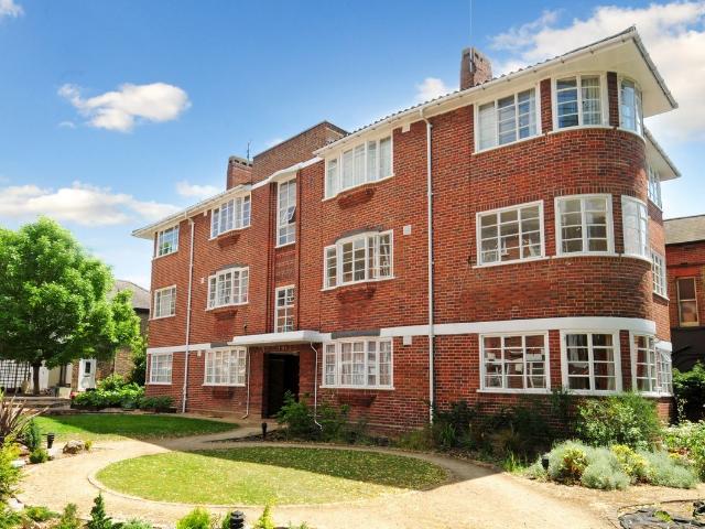 Beaufort Road, Kingston Upon Thames KT1, 2 bed flat to rent, £1,895 pcm | PrimeLocation