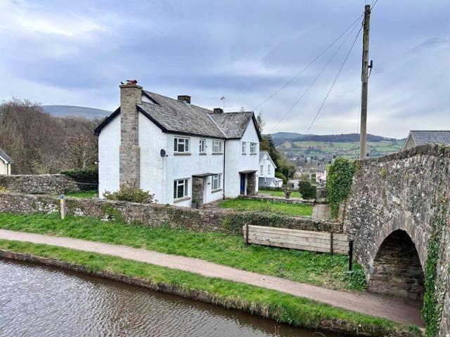 Beaufort Road, Llangattock, Crickhowell 4 bed semi detached house to rent £1,500 pcm £346 pw