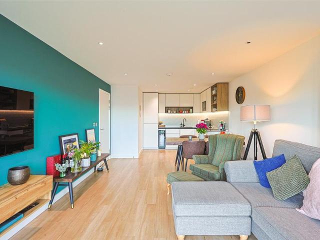 Beaufort Square, Beaufort Park. 2 bed apartment to rent £2,000 pcm £462 pw