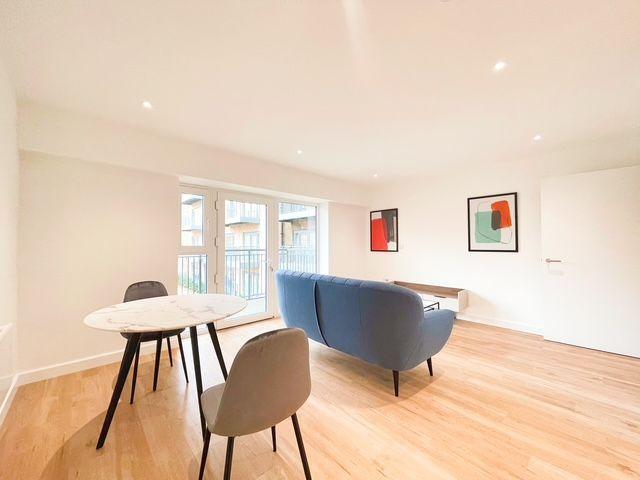 Beaufort Square, London NW9, 1 bed flat to rent, £2,000 pcm | PrimeLocation