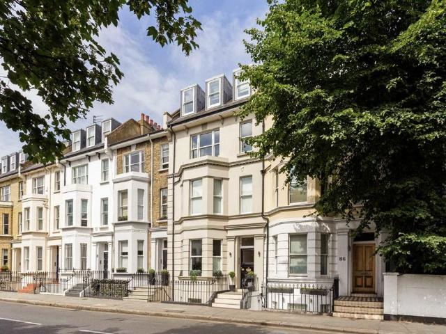 Beaufort Street, London SW3 2 bed flat to rent £4,000 pcm £923 pw