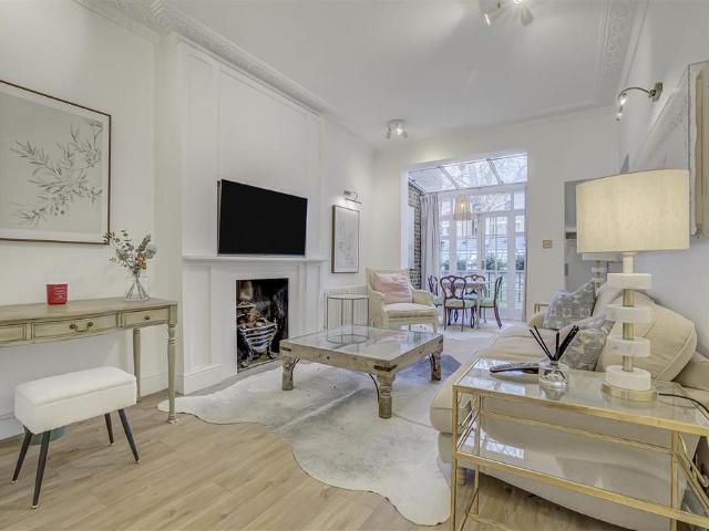 Beaufort Street, SW3 2 bed flat to rent £3,500 pcm £808 pw