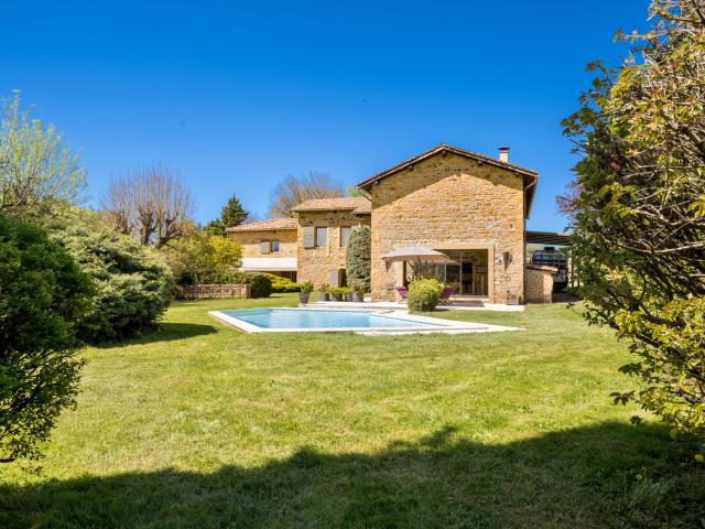 BEAUJOLAIS PIERRES DOREES PROPRIÉTÉ DE CARACTÈRE 260 M2 HABITABLES PISCINE DÉP