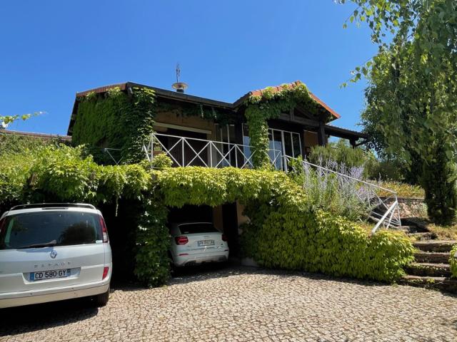 Beaujolais vert: maison calme, écologique avec vue et pisci