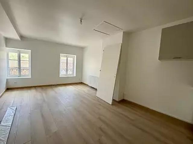 Beaujeu 69430 Location appartement 2 pièces t2 au dernier étage