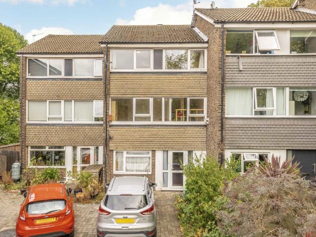 Beaulieu Close, Camberwell SE5, 3 bed property to rent, £2,800 pcm | PrimeLocation