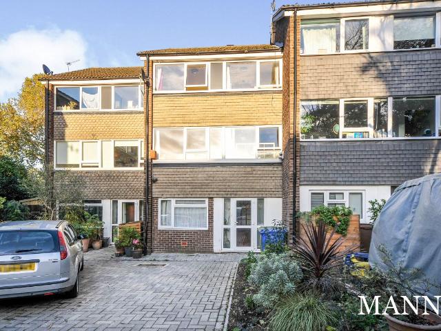Beaulieu Close, London SE5, 3 bed maisonette to rent, £2,800 pcm | PrimeLocation