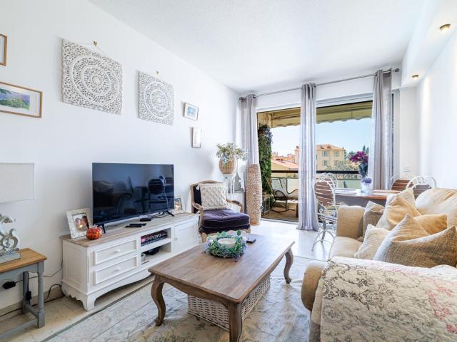 Beaulieu sur Mer magnifique appartement 3 pièces renové avec balcon, piscine en co propriété