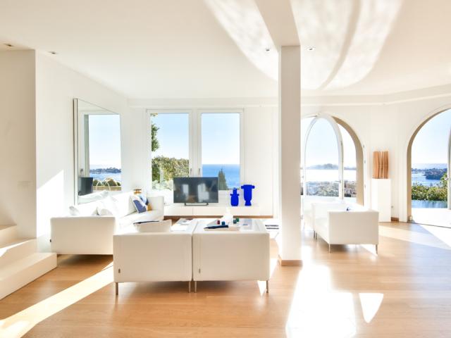 BEAULIEU SUR MER SUBLIME VILLA DE 175 M² À LOUER 4 CHAMBRES VUE PANORAMIQUE SUR LA RADE LUMINEUX TERRASSE AVEC PISCINE ASCENSEUR