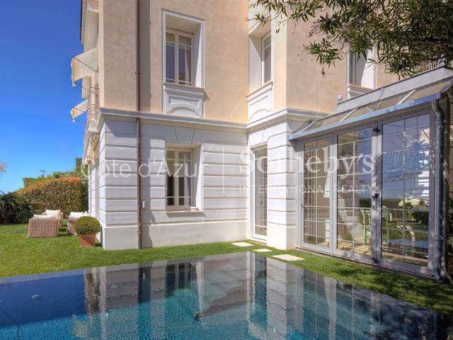 Beaulieu sur Mer villa Belle Époque avec vue mer panoramique et piscine à débordement