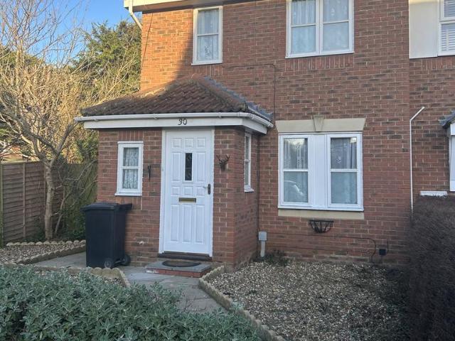 Beaumont Way, Maldon CM9 3 bed semi detached house to rent £1,400 pcm £323 pw