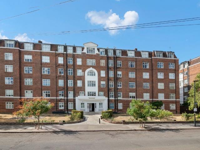 Beaumont Court, Sutton Lane North, London W4, 3 bed flat to rent, £2,800 pcm | PrimeLocation