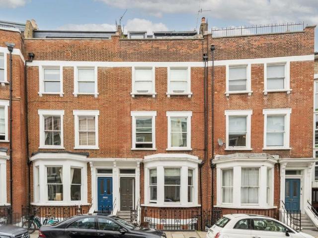 Beaumont Crescent, London W14 2 bed flat to rent £2,500 pcm £577 pw